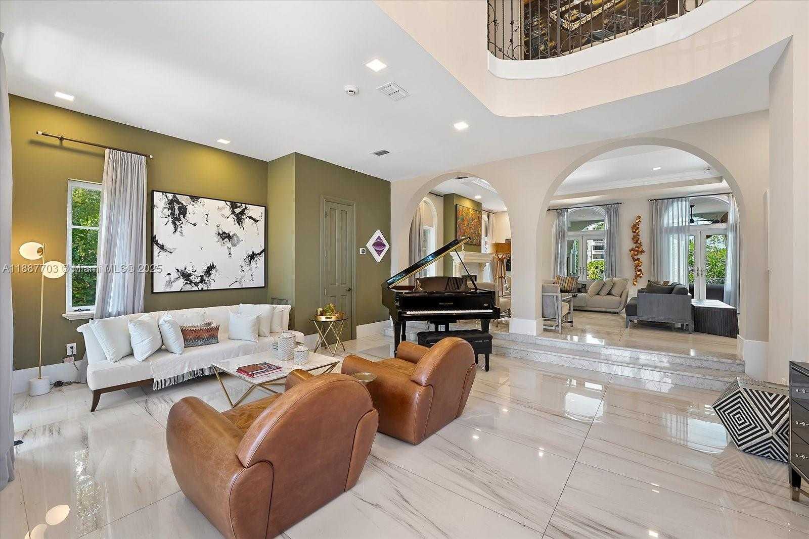 Small Image of 285 CARABELA CT, Coral Gables Number 3