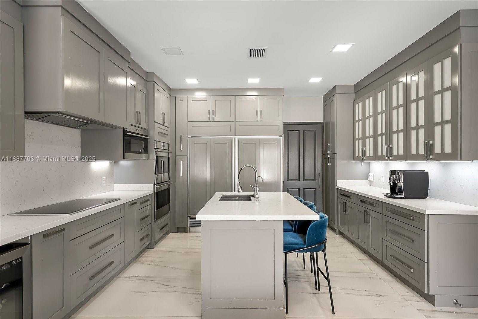 Small Image of 285 CARABELA CT, Coral Gables Number 7