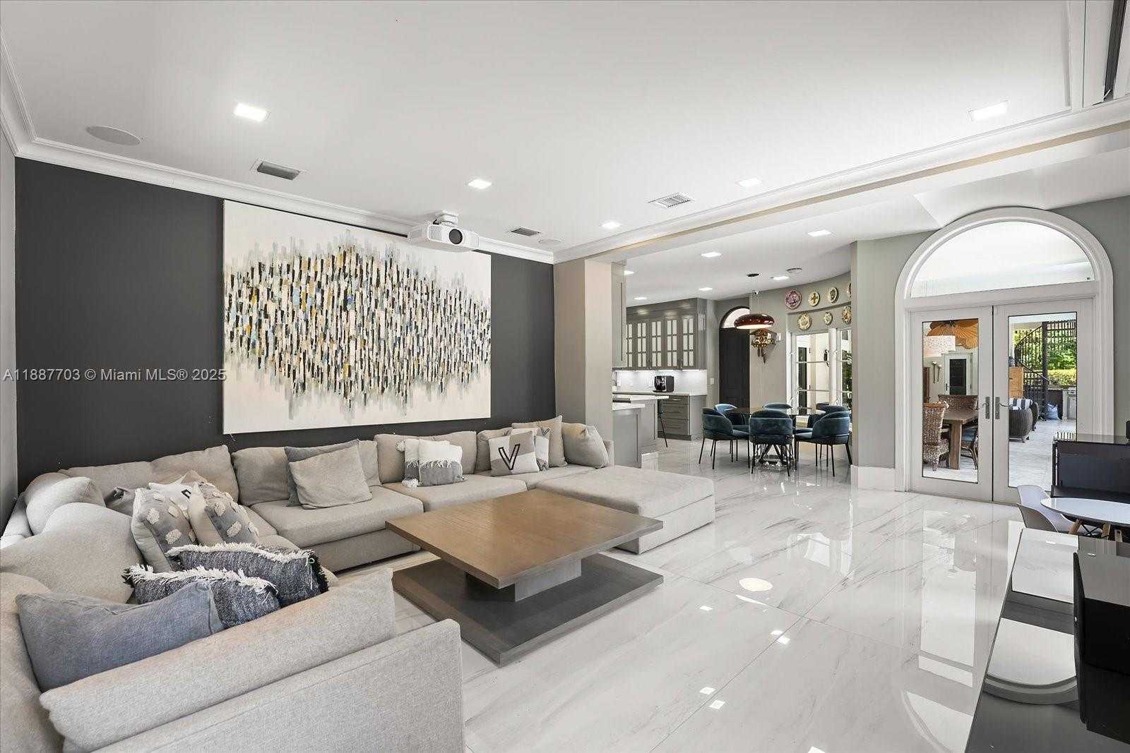 Small Image of 285 CARABELA CT, Coral Gables Number 9