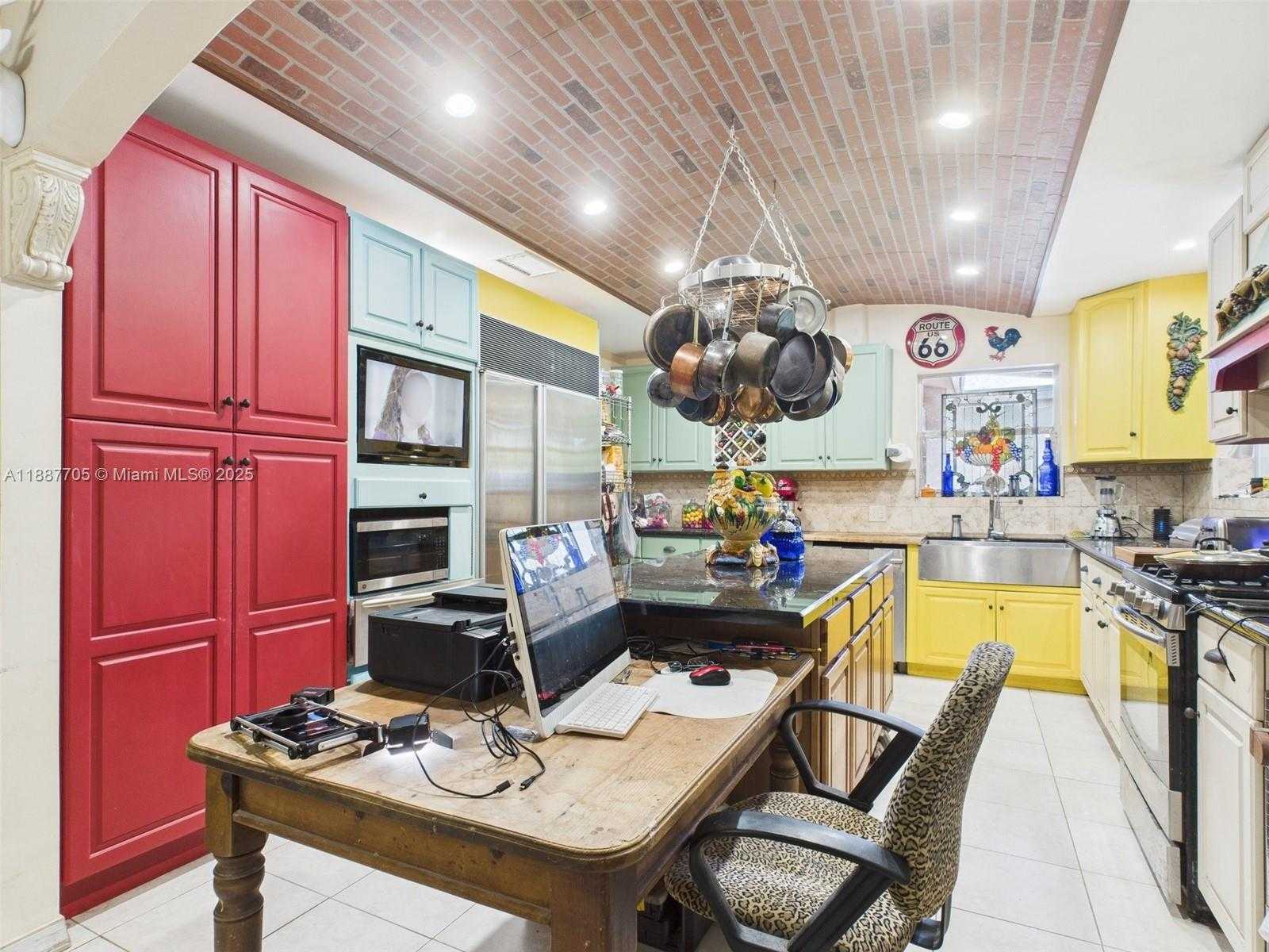 Small Image of 19341 HOLIDAY RD, Cutler Bay Number 12