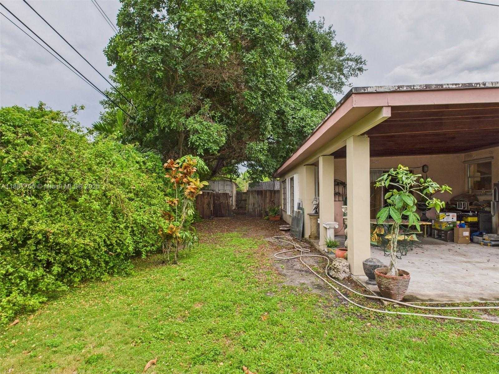 Small Image of 19341 HOLIDAY RD, Cutler Bay Number 18
