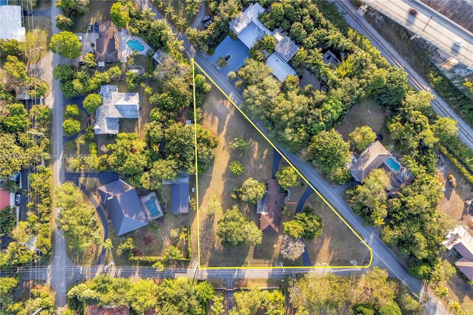 Small Image of 6650 SOUTH WEST 85TH AVE, Miami Number 2