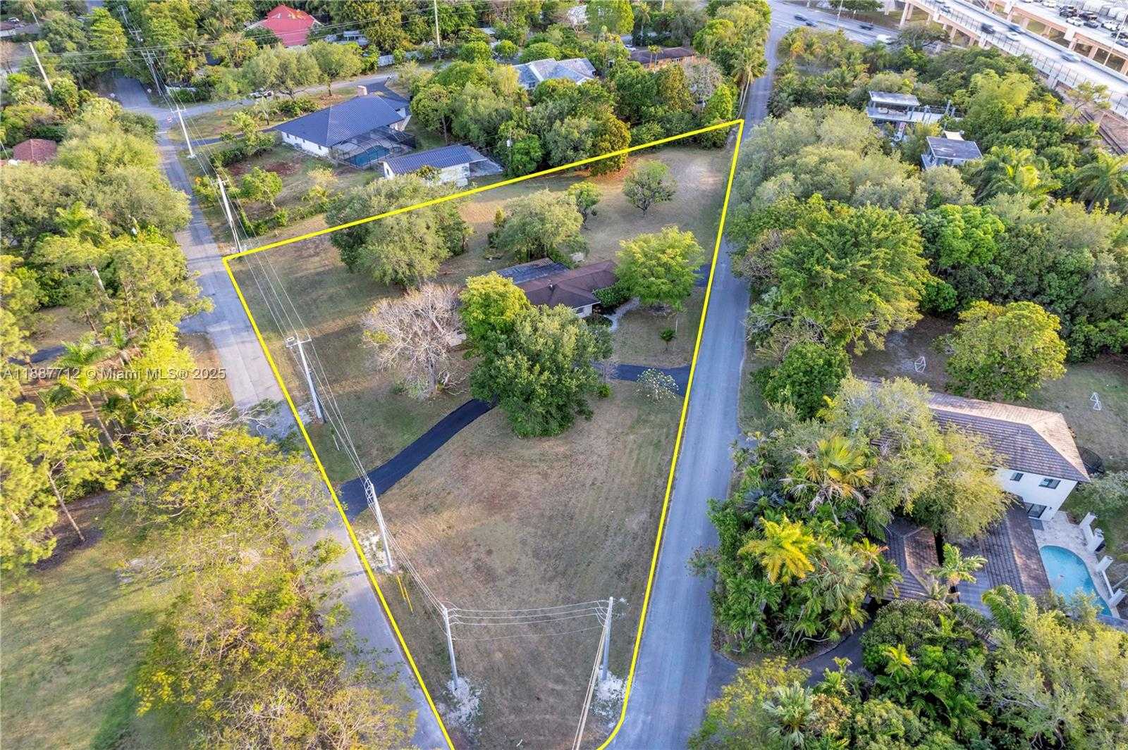Small Image of 6650 SOUTH WEST 85TH AVE, Miami Number 3