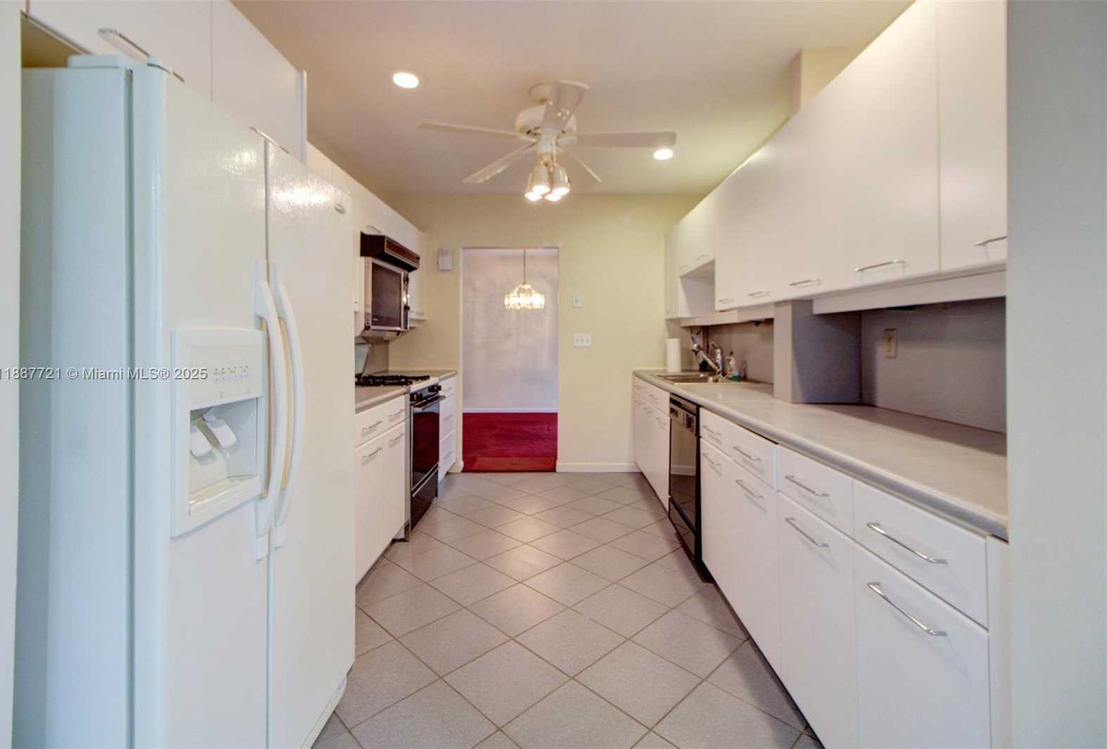 Small Image of 19550 BELVIEW DR, Cutler Bay Number 10