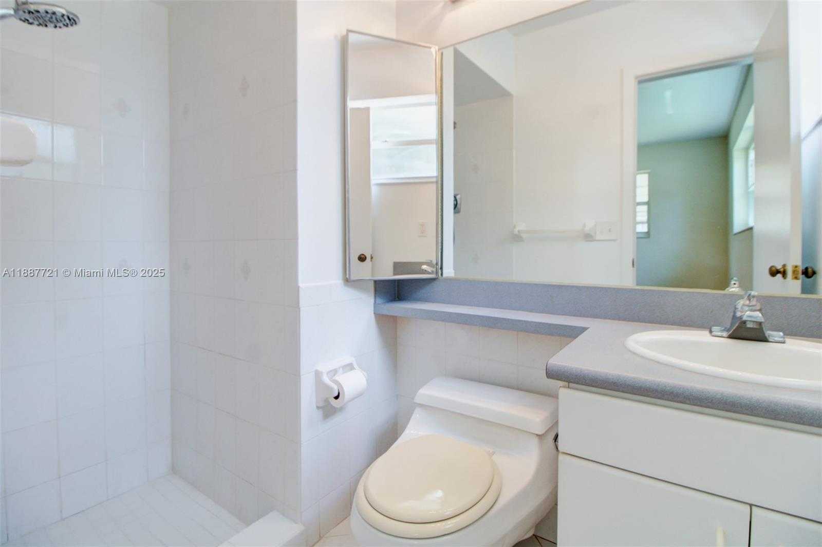 Small Image of 19550 BELVIEW DR, Cutler Bay Number 12
