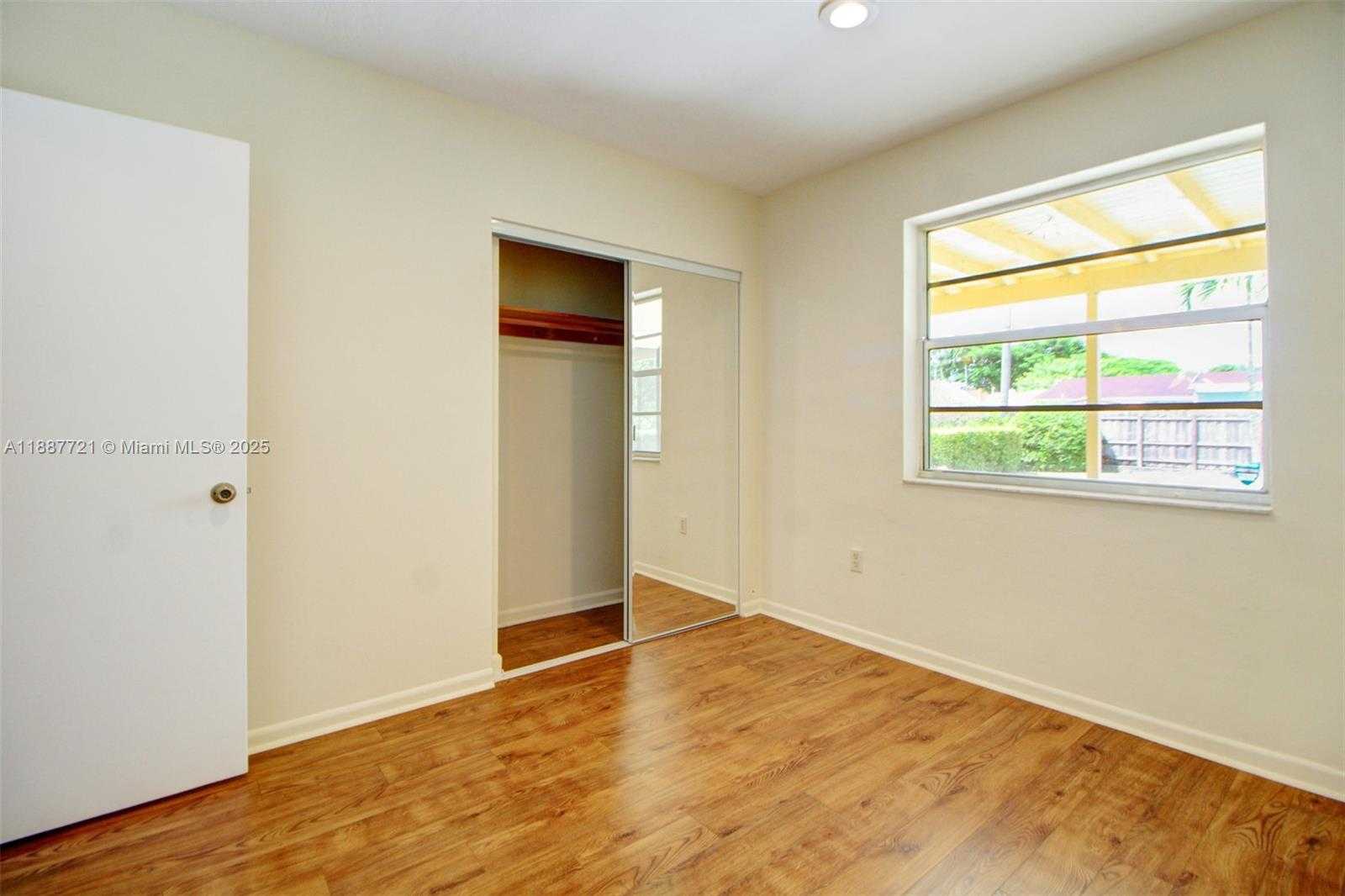 Small Image of 19550 BELVIEW DR, Cutler Bay Number 14