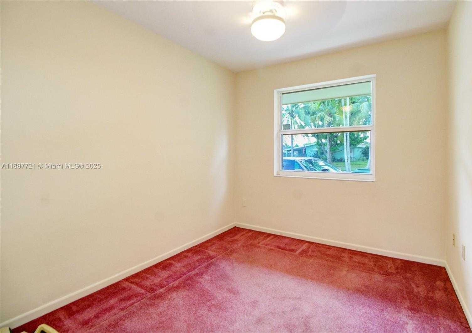 Small Image of 19550 BELVIEW DR, Cutler Bay Number 16
