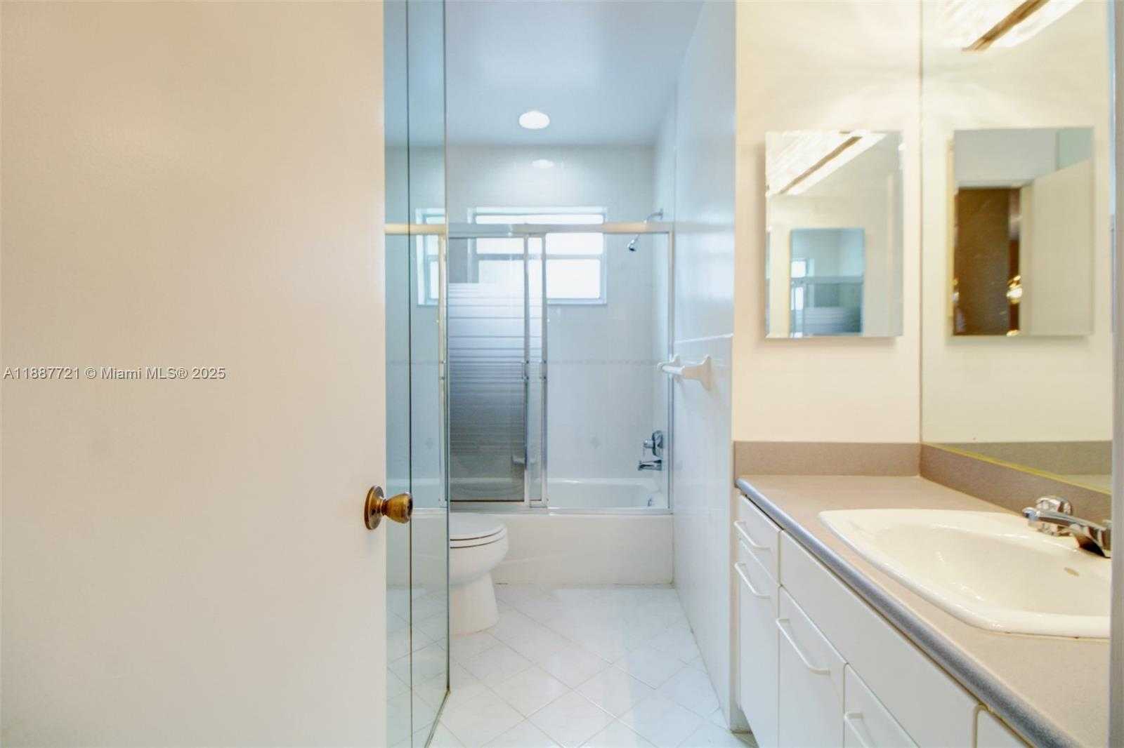 Small Image of 19550 BELVIEW DR, Cutler Bay Number 18