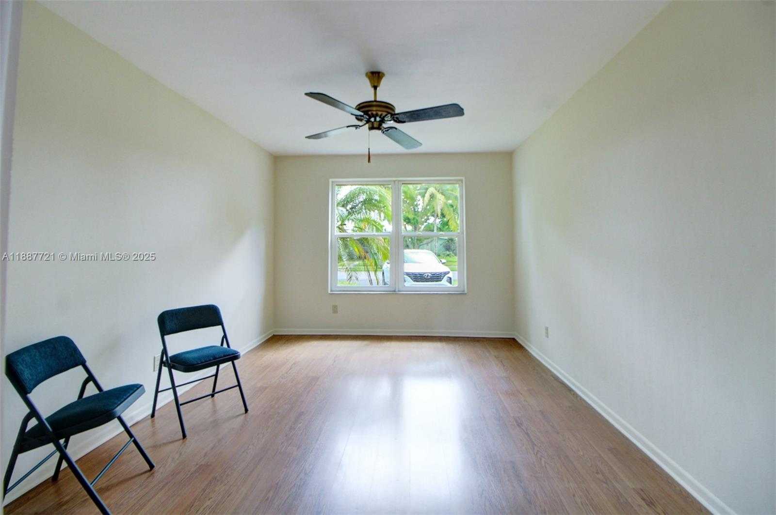 Small Image of 19550 BELVIEW DR, Cutler Bay Number 28