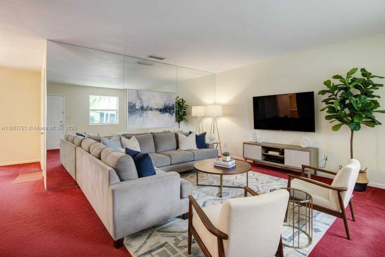 Small Image of 19550 BELVIEW DR, Cutler Bay Number 3