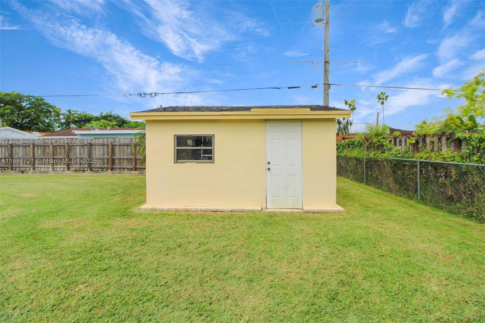 Small Image of 19550 BELVIEW DR, Cutler Bay Number 31