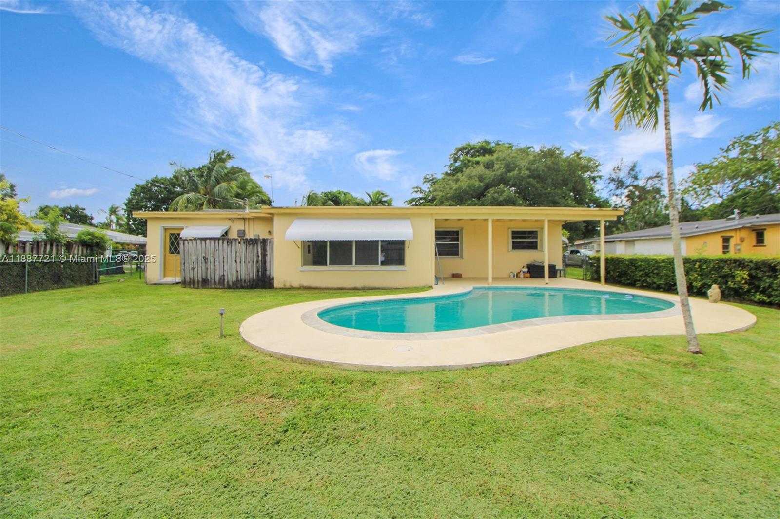 Small Image of 19550 BELVIEW DR, Cutler Bay Number 40