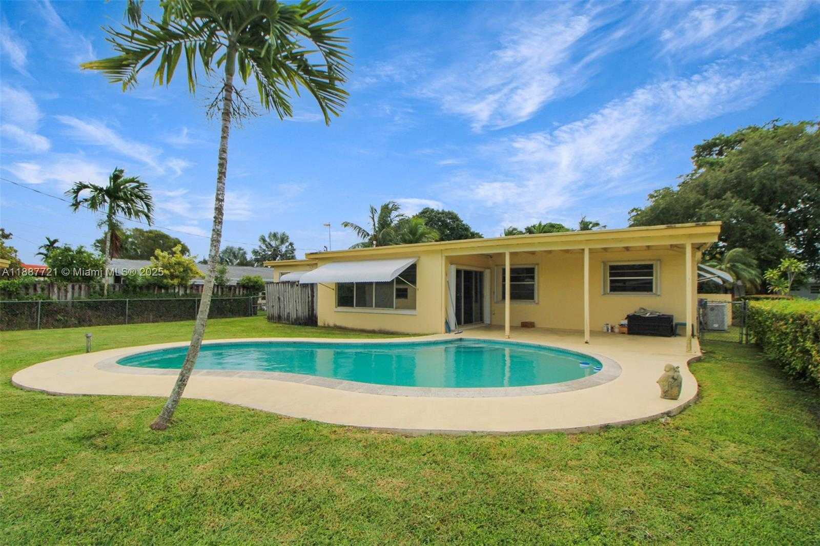 Small Image of 19550 BELVIEW DR, Cutler Bay Number 41