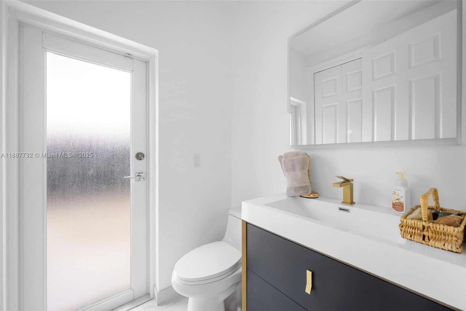 Small Image of 19460 39TH CT, Sunny Isles Beach Number 10