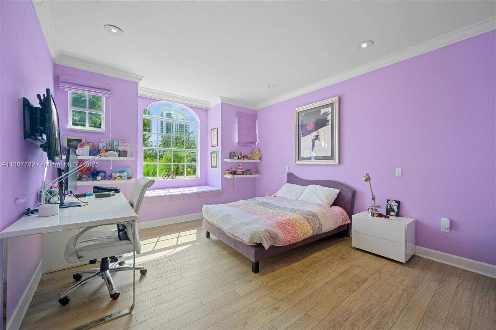 Small Image of 19460 39TH CT, Sunny Isles Beach Number 17