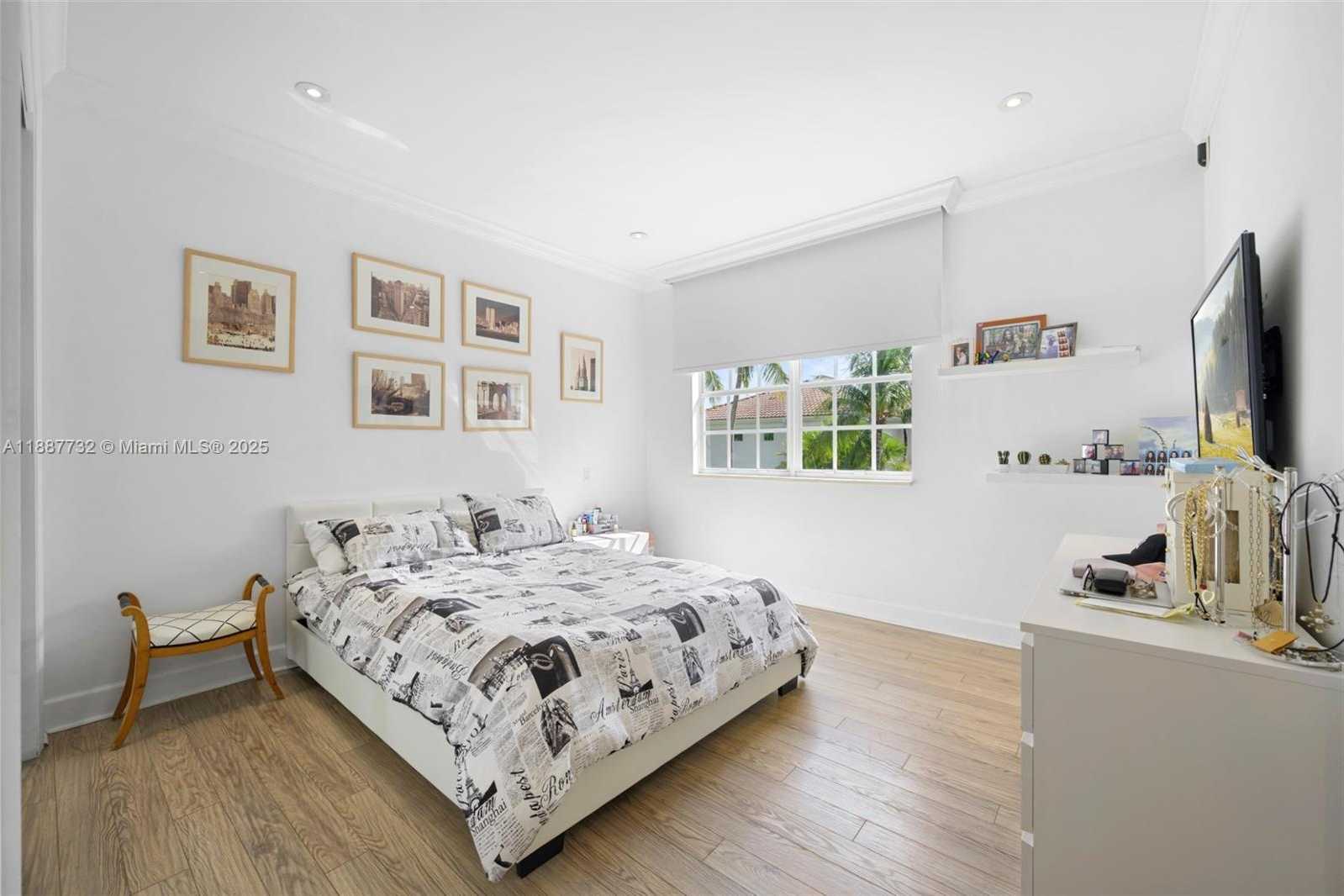 Small Image of 19460 39TH CT, Sunny Isles Beach Number 19