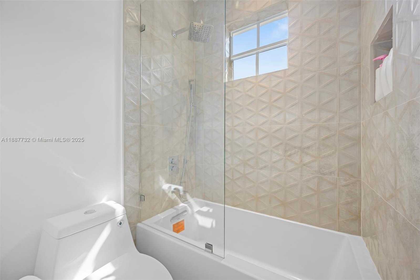 Small Image of 19460 39TH CT, Sunny Isles Beach Number 20