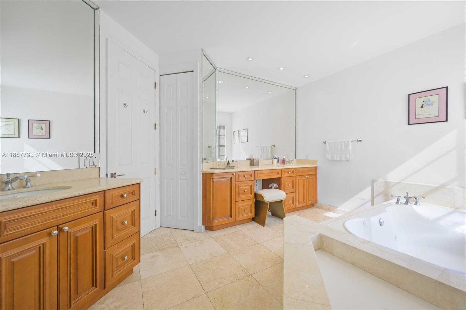 Small Image of 19460 39TH CT, Sunny Isles Beach Number 22