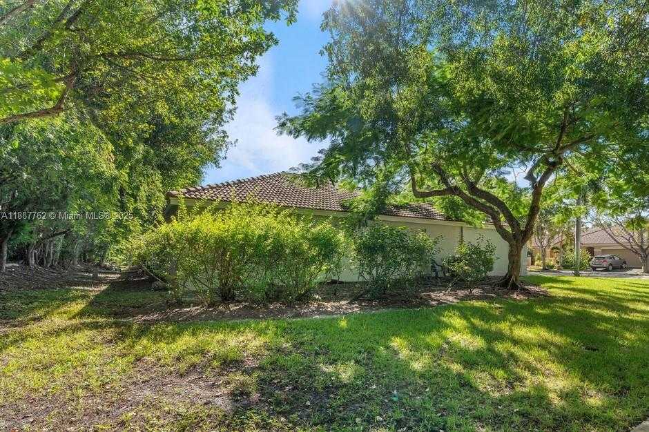 Small Image of 2103 BOREALIS WAY, Weston Number 26