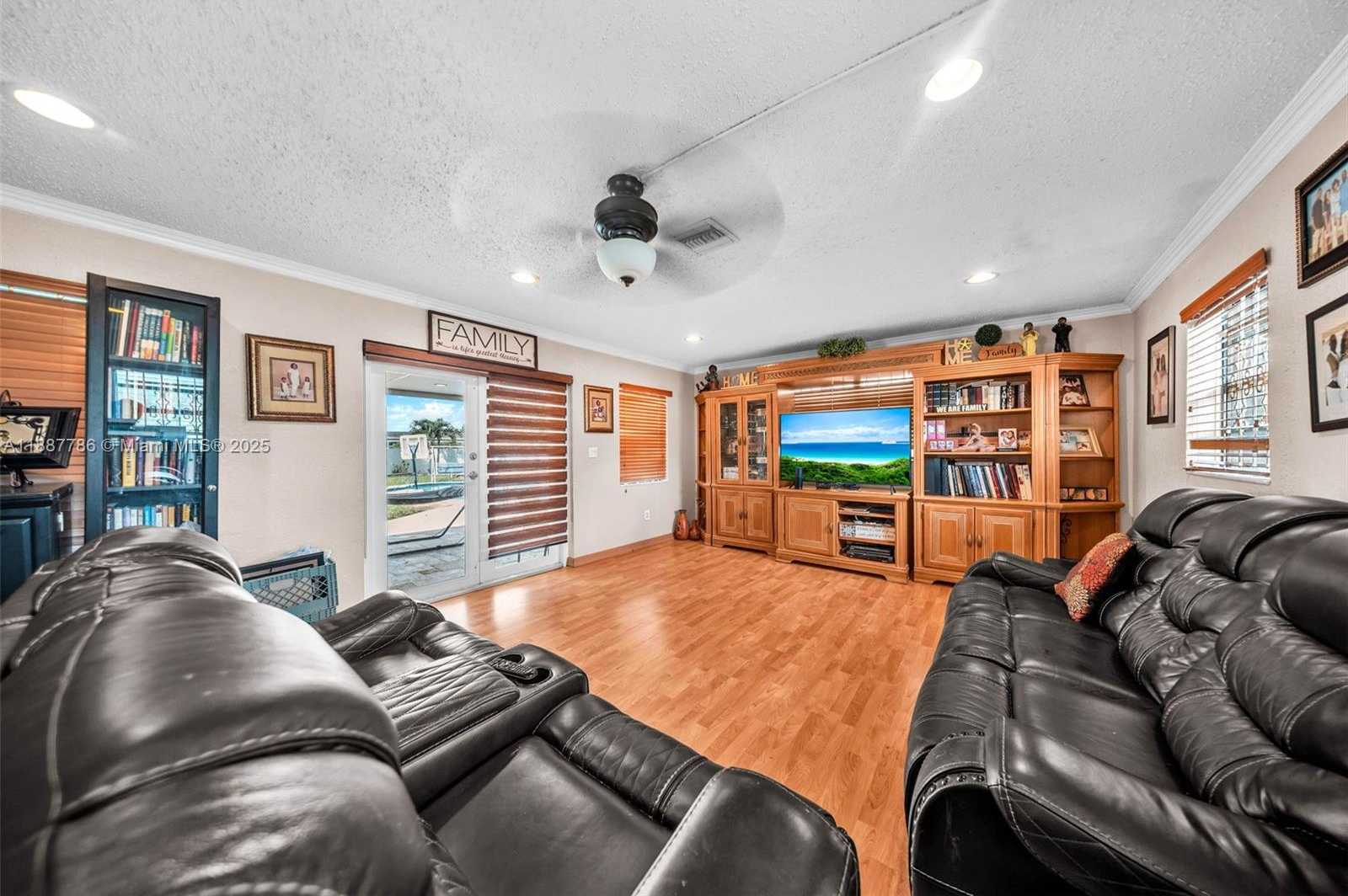 Small Image of 3825 NORTH WEST 193RD TER, Miami Gardens Number 19