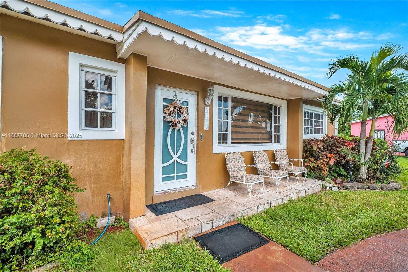 Small Image of 3825 NORTH WEST 193RD TER, Miami Gardens Number 2