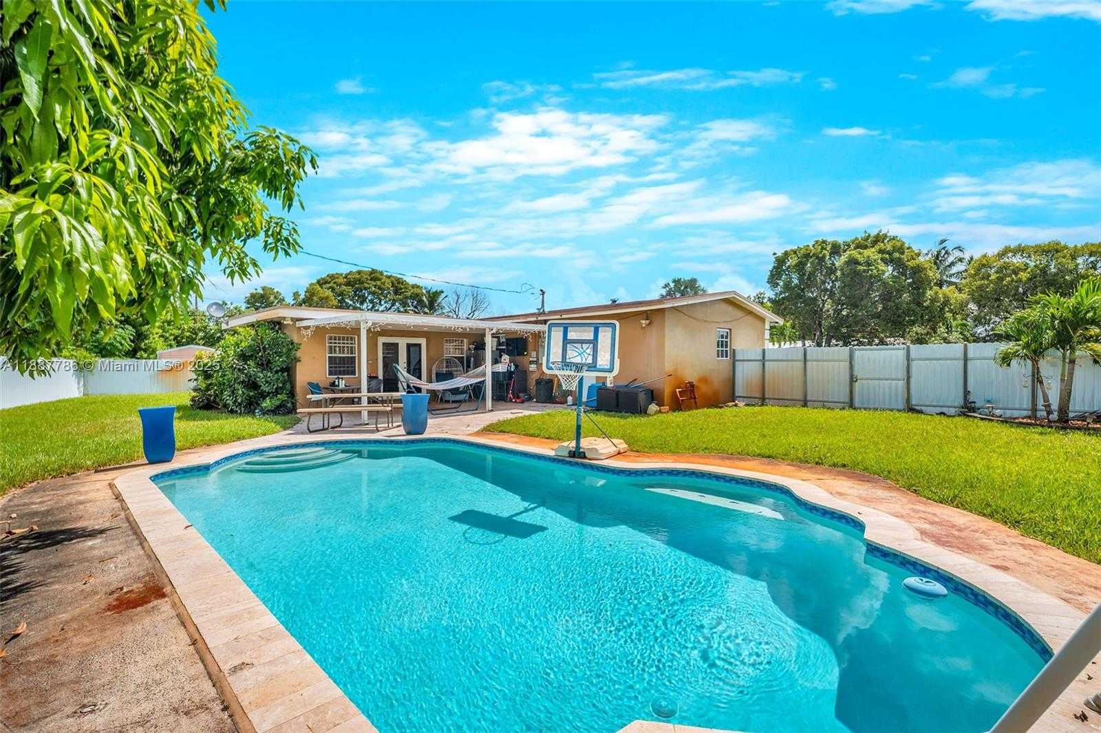 Small Image of 3825 NORTH WEST 193RD TER, Miami Gardens Number 21