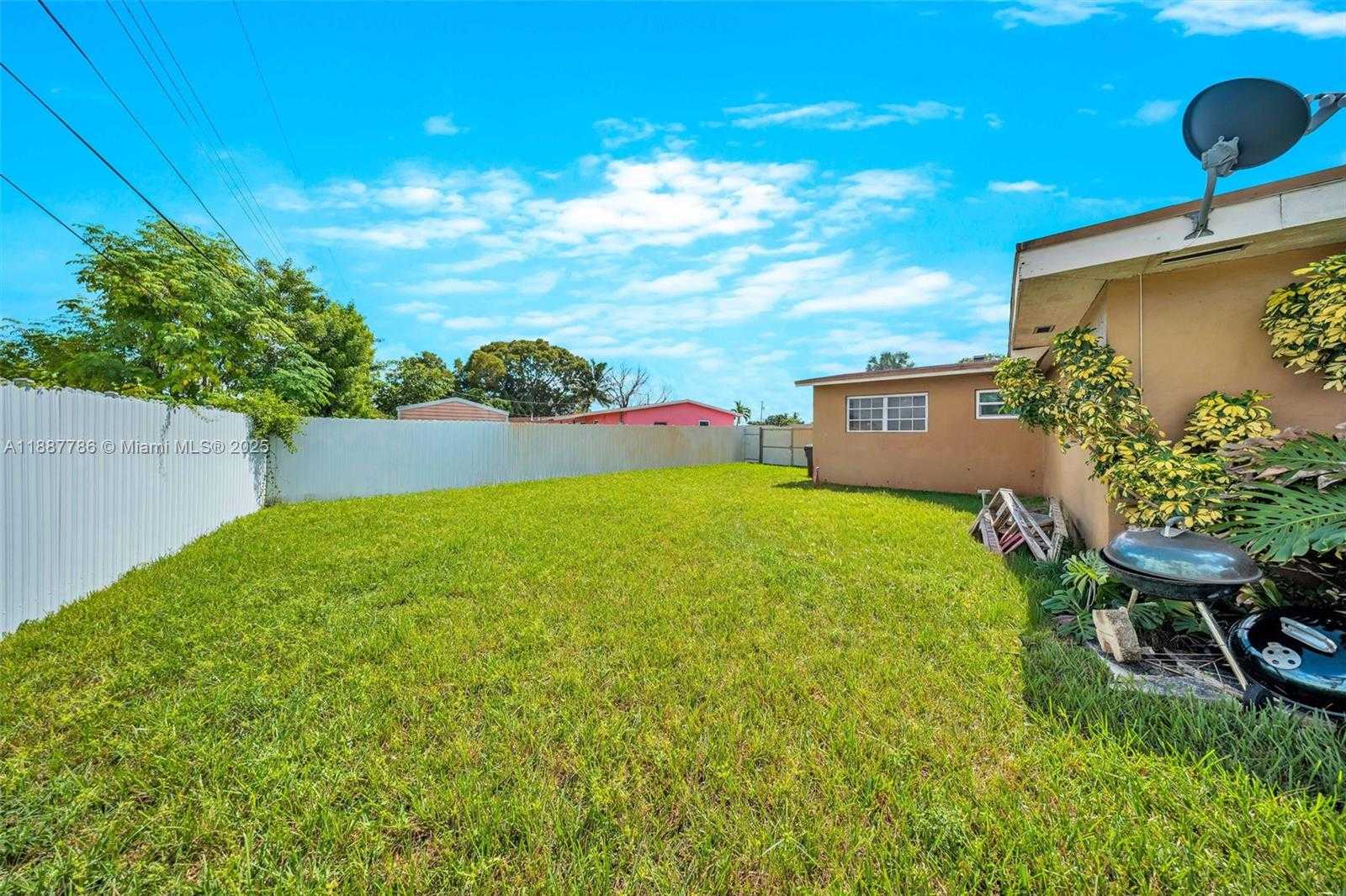 Small Image of 3825 NORTH WEST 193RD TER, Miami Gardens Number 24