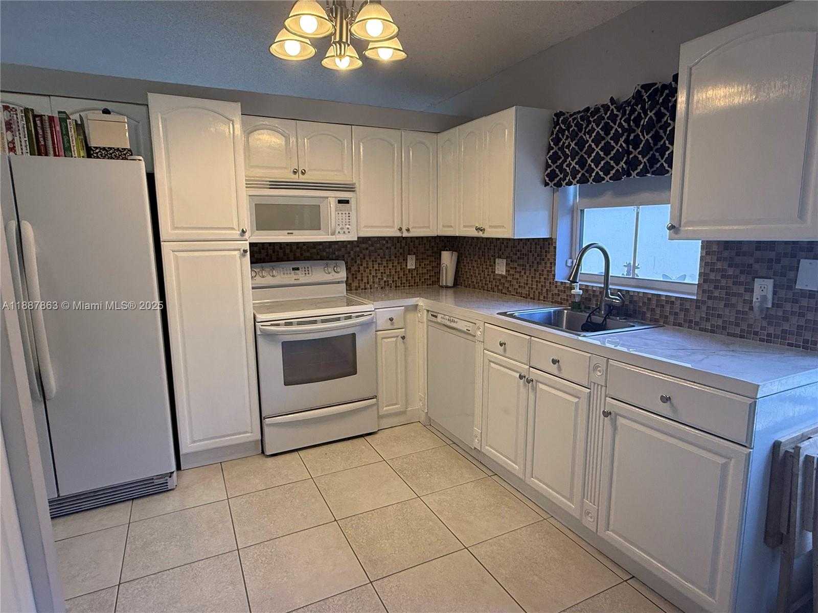 Small Image of 18456 NORTH WEST 22ND ST, Pembroke Pines Number 13