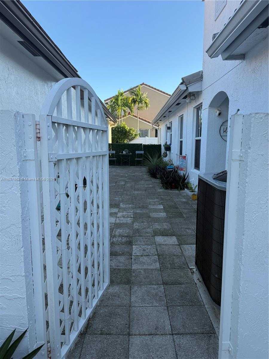 Small Image of 18456 NORTH WEST 22ND ST, Pembroke Pines Number 3