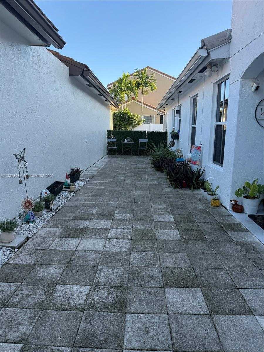 Small Image of 18456 NORTH WEST 22ND ST, Pembroke Pines Number 4