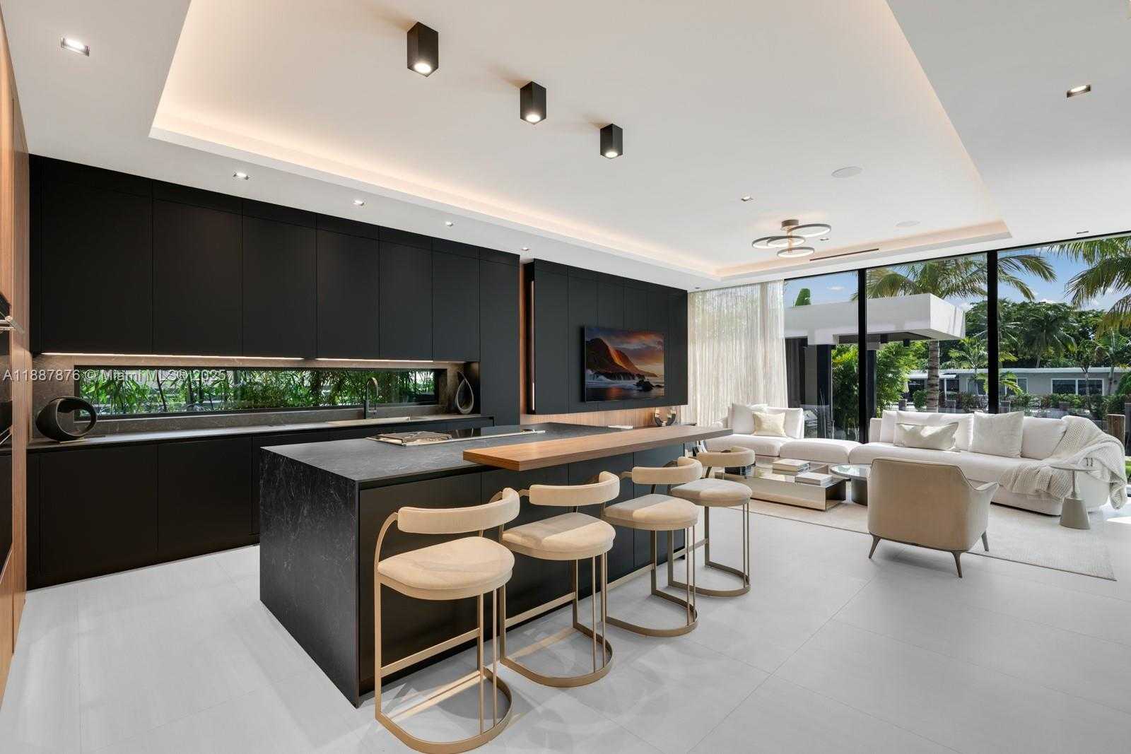 Small Image of 13225 ARCH CREEK TERR, North Miami Number 18
