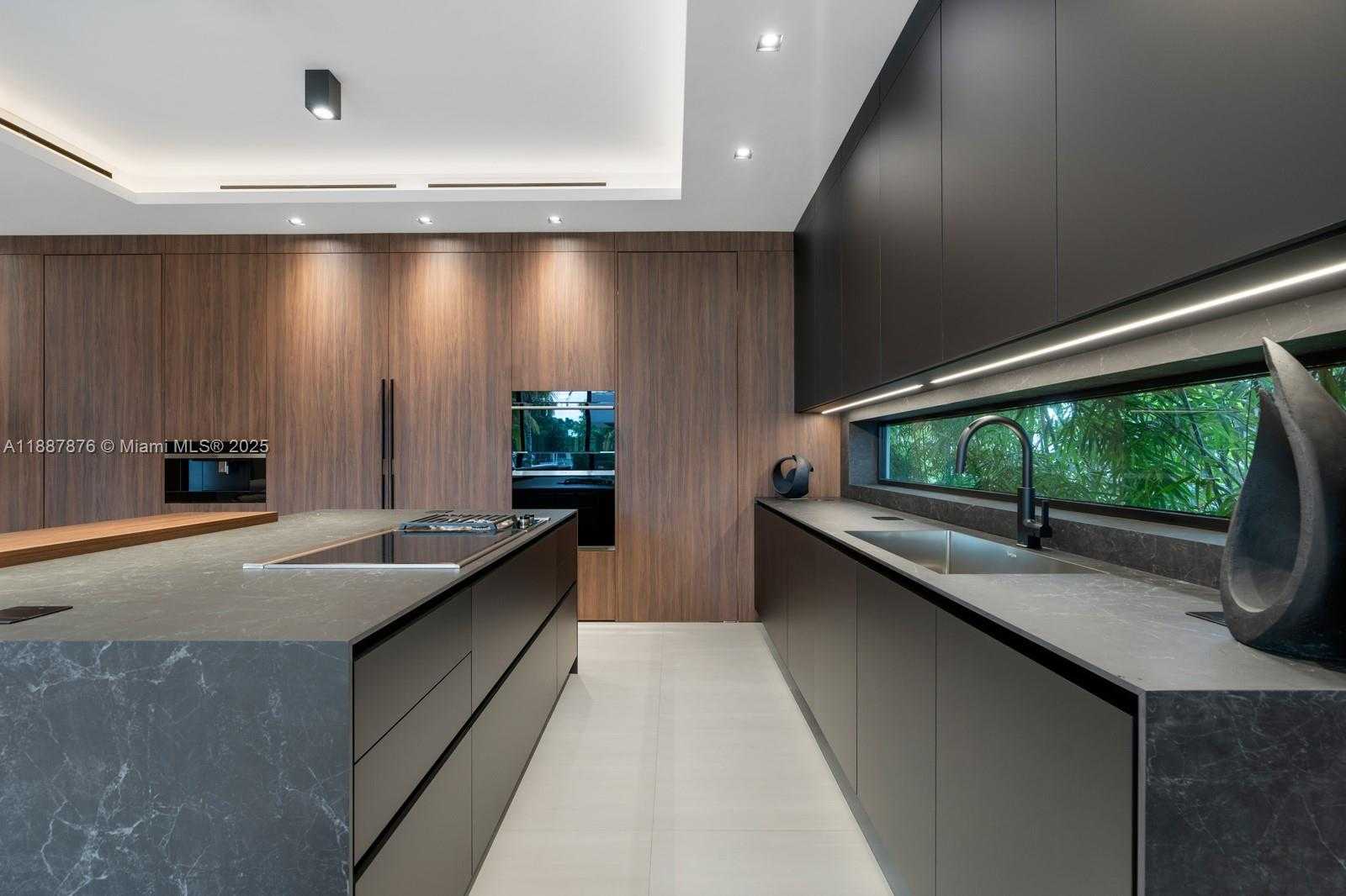 Small Image of 13225 ARCH CREEK TERR, North Miami Number 19