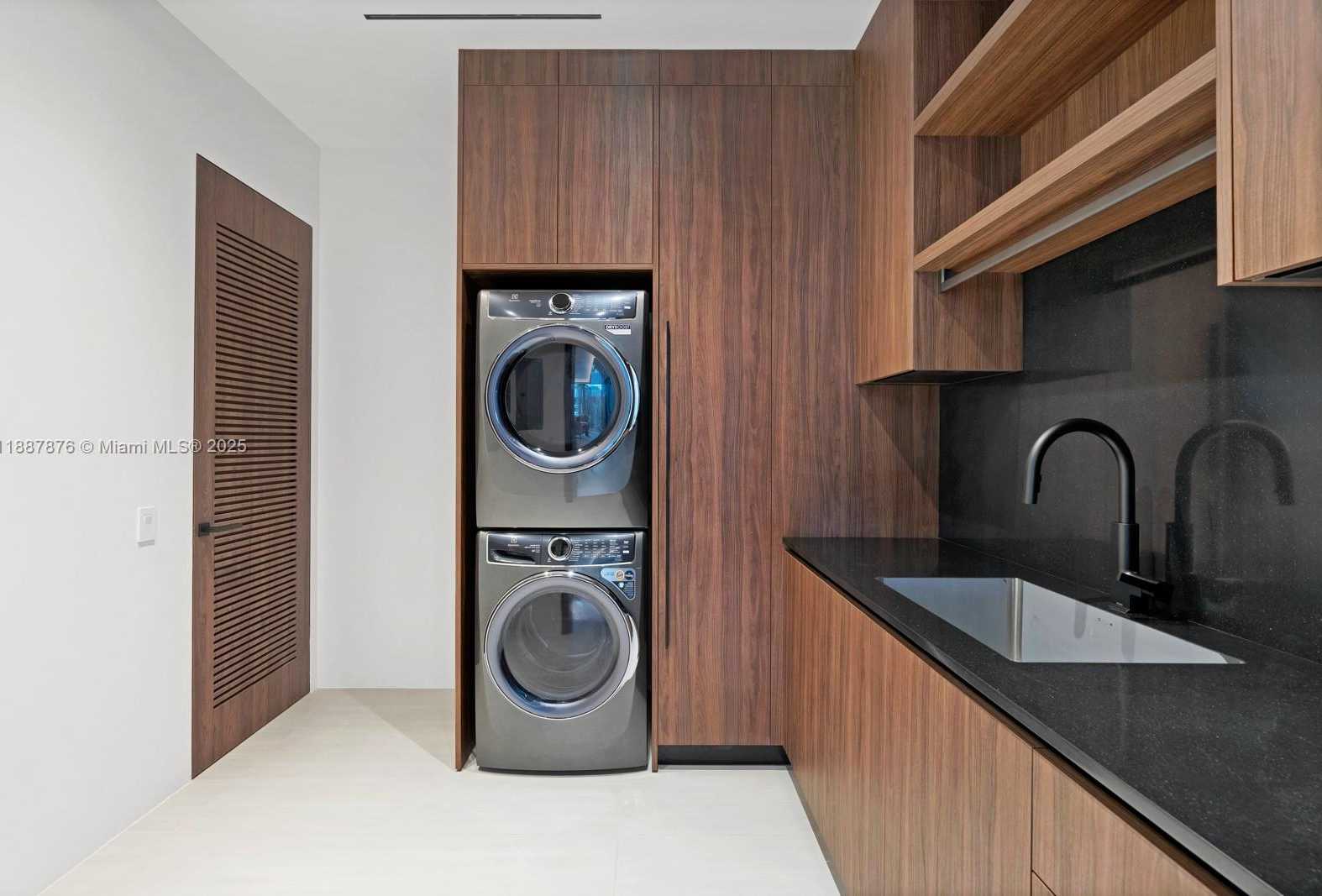 Small Image of 13225 ARCH CREEK TERR, North Miami Number 23