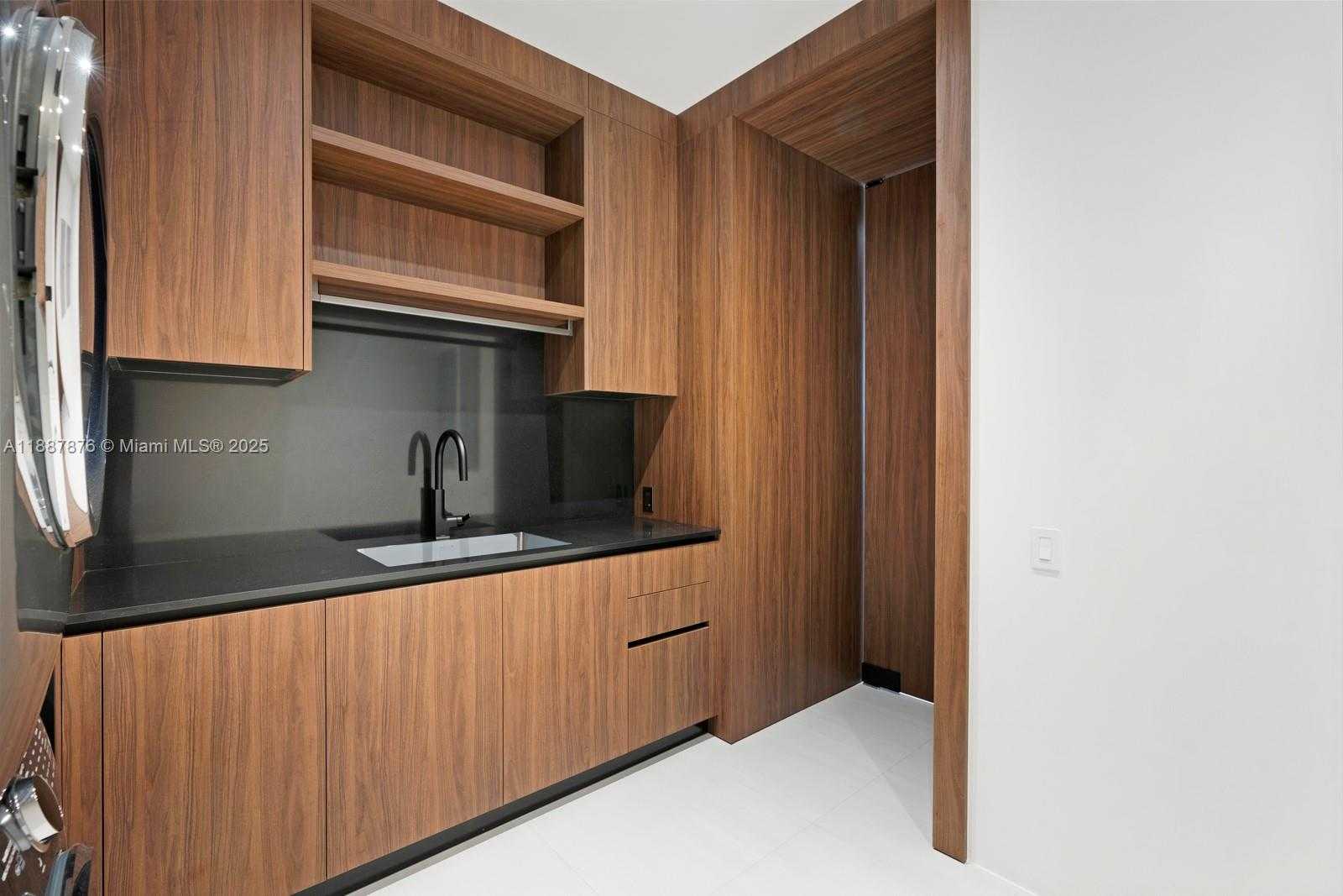 Small Image of 13225 ARCH CREEK TERR, North Miami Number 24