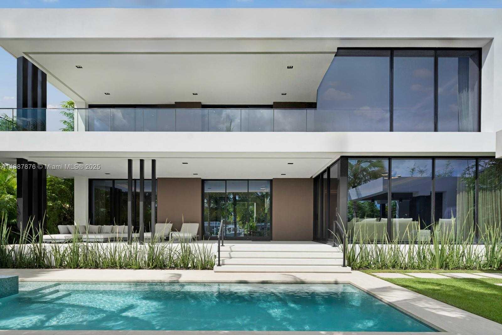 Small Image of 13225 ARCH CREEK TERR, North Miami Number 31