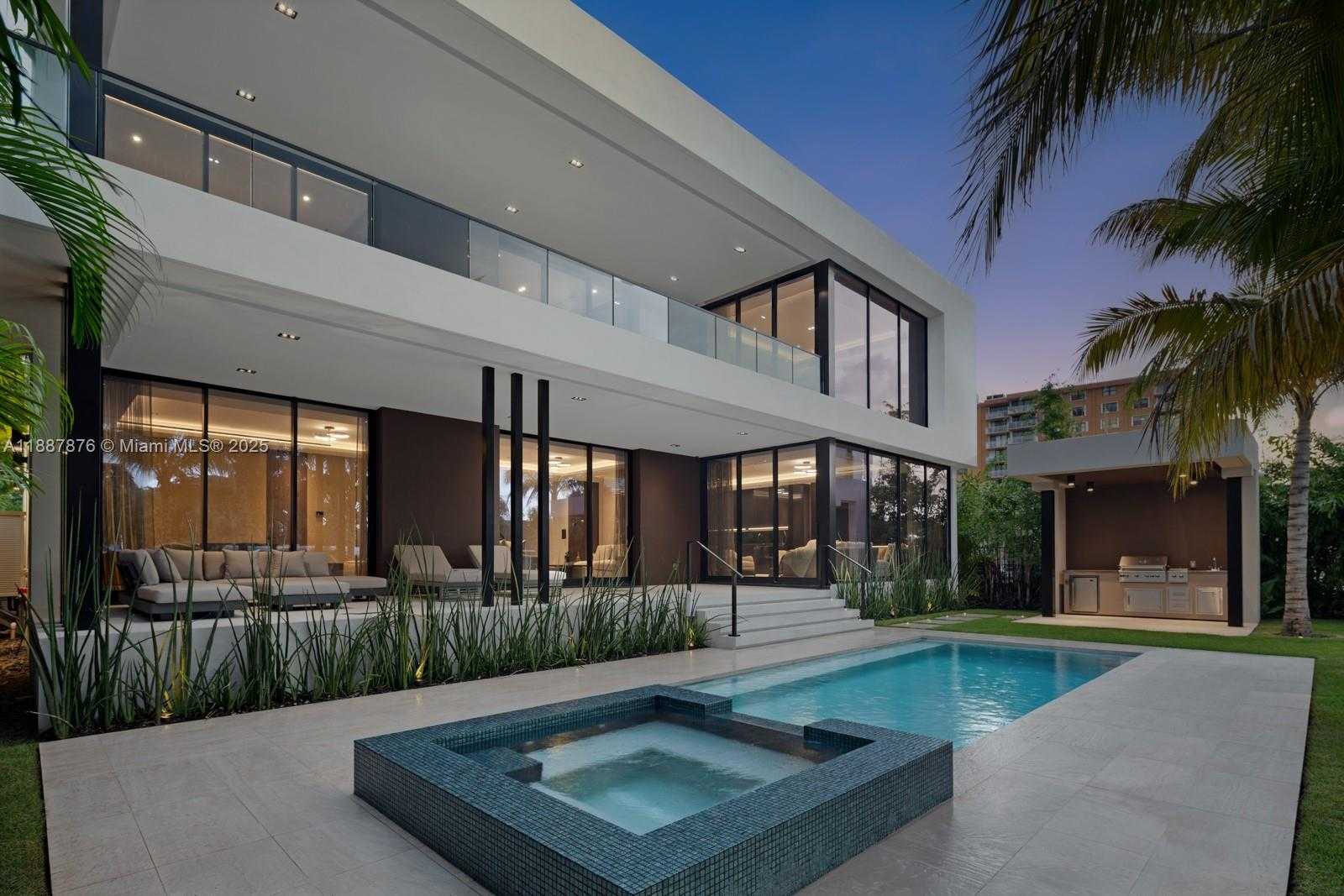 Small Image of 13225 ARCH CREEK TERR, North Miami Number 35