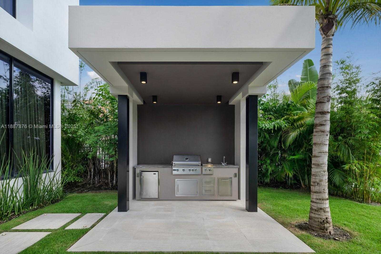 Small Image of 13225 ARCH CREEK TERR, North Miami Number 38
