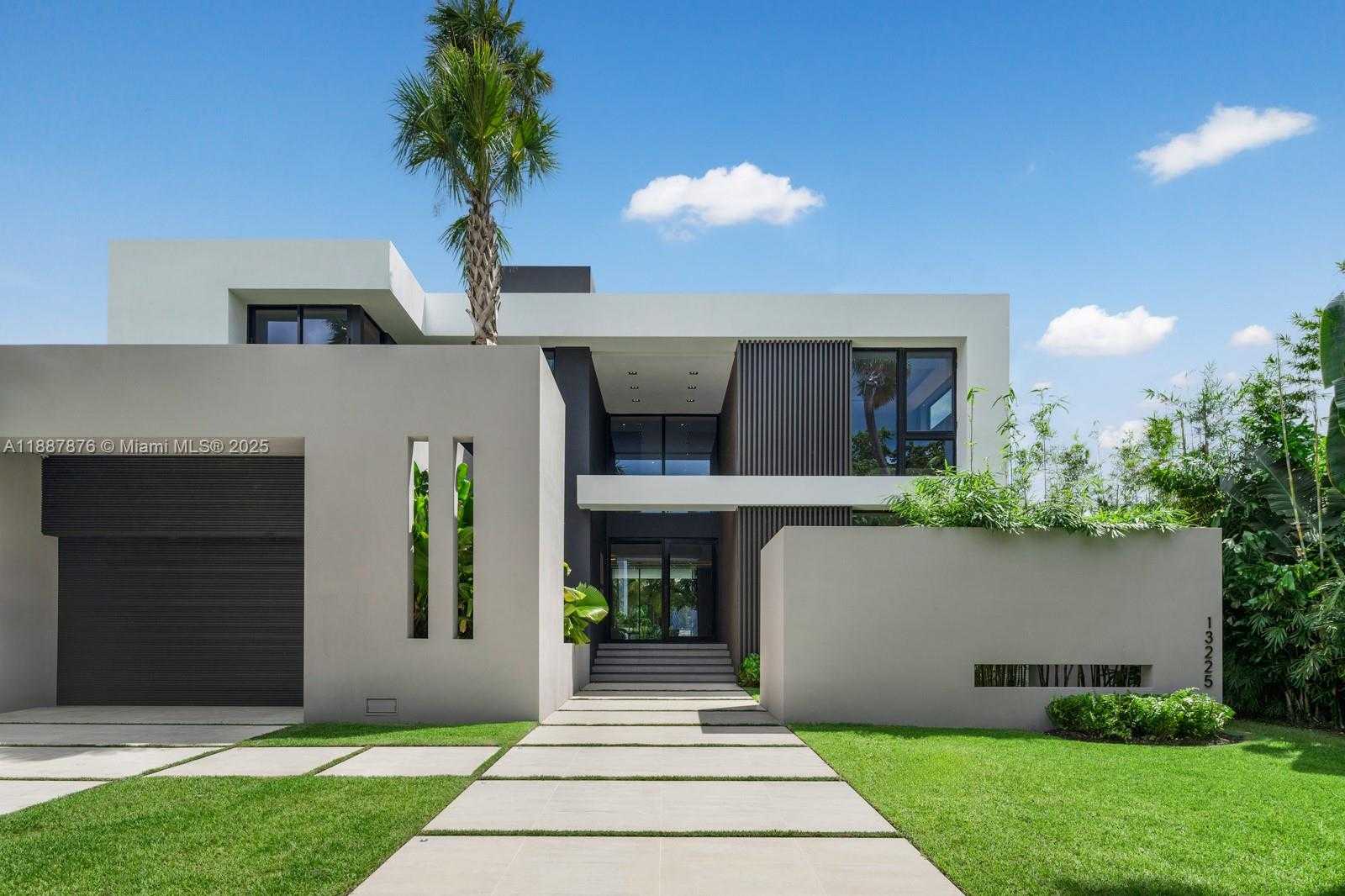 Small Image of 13225 ARCH CREEK TERR, North Miami Number 4