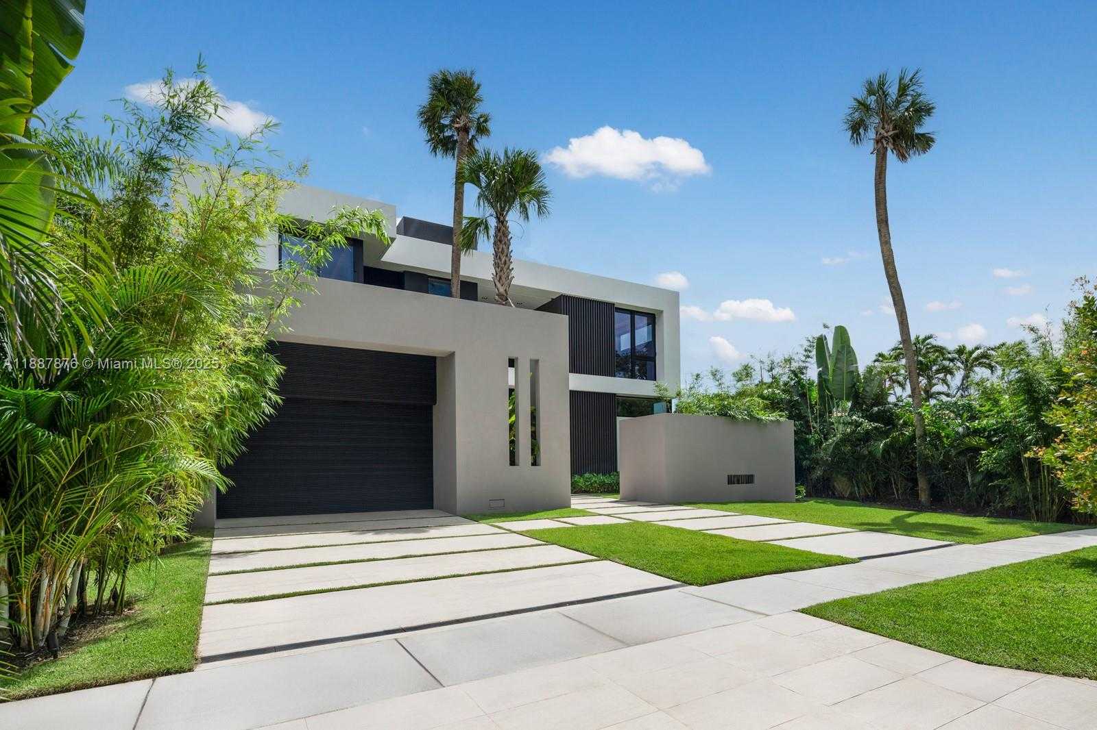Small Image of 13225 ARCH CREEK TERR, North Miami Number 5