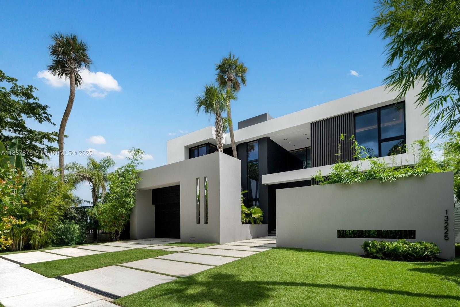 Small Image of 13225 ARCH CREEK TERR, North Miami Number 6