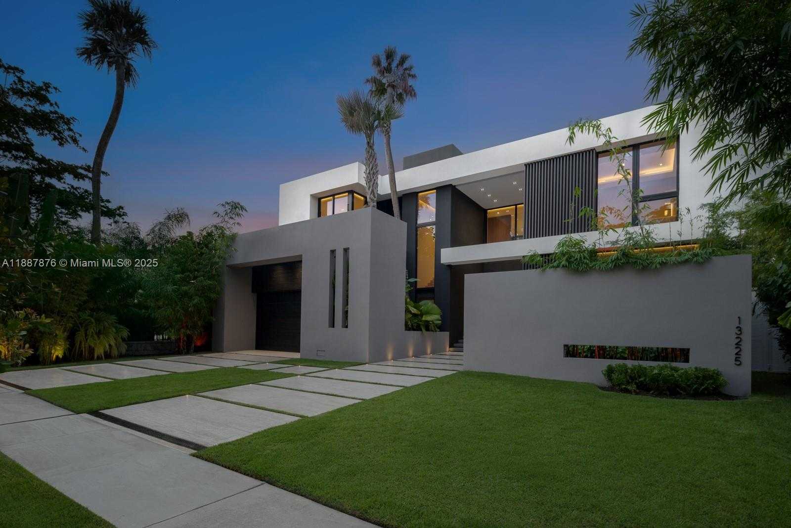 Small Image of 13225 ARCH CREEK TERR, North Miami Number 7