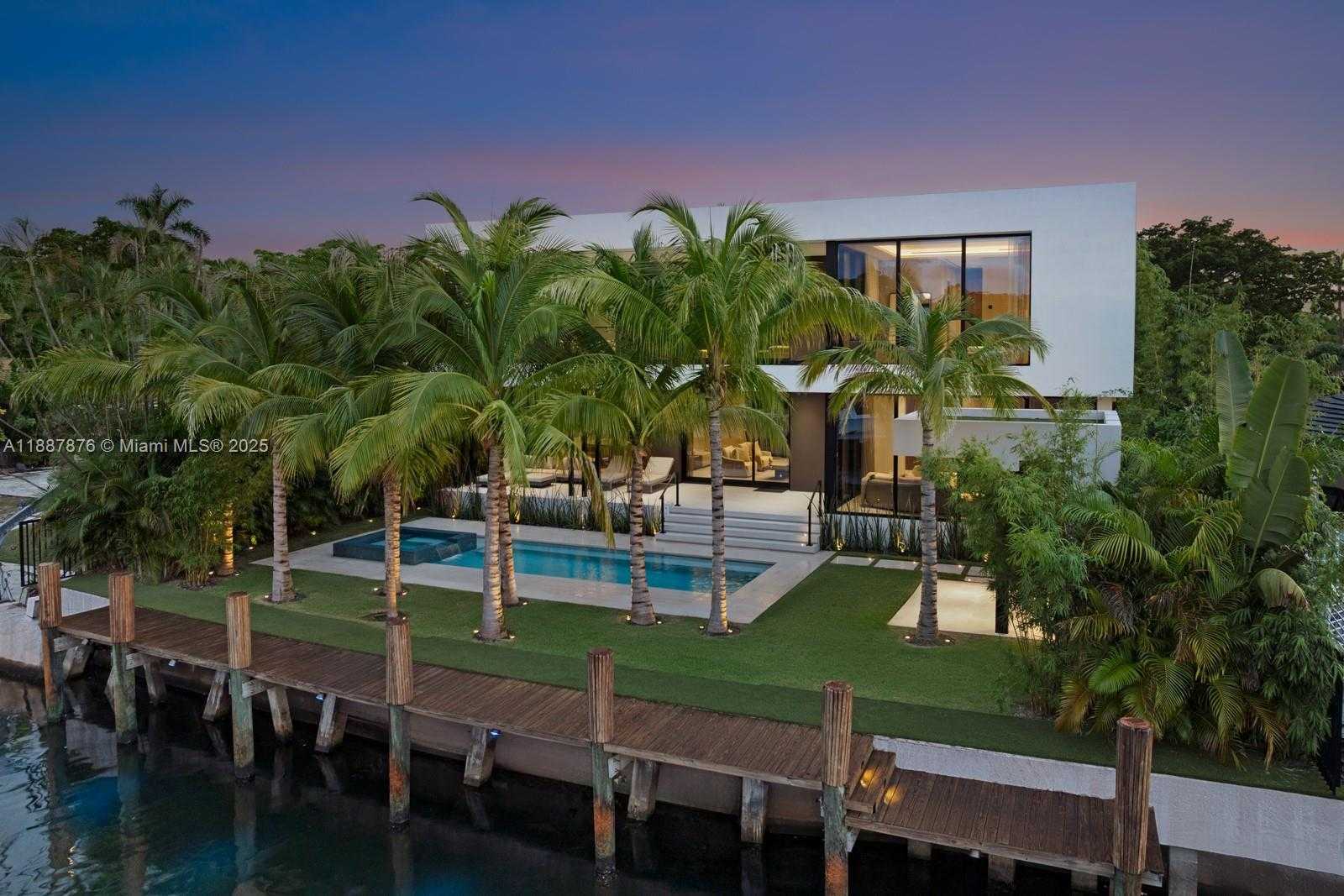 Small Image of 13225 ARCH CREEK TERR, North Miami Number 75