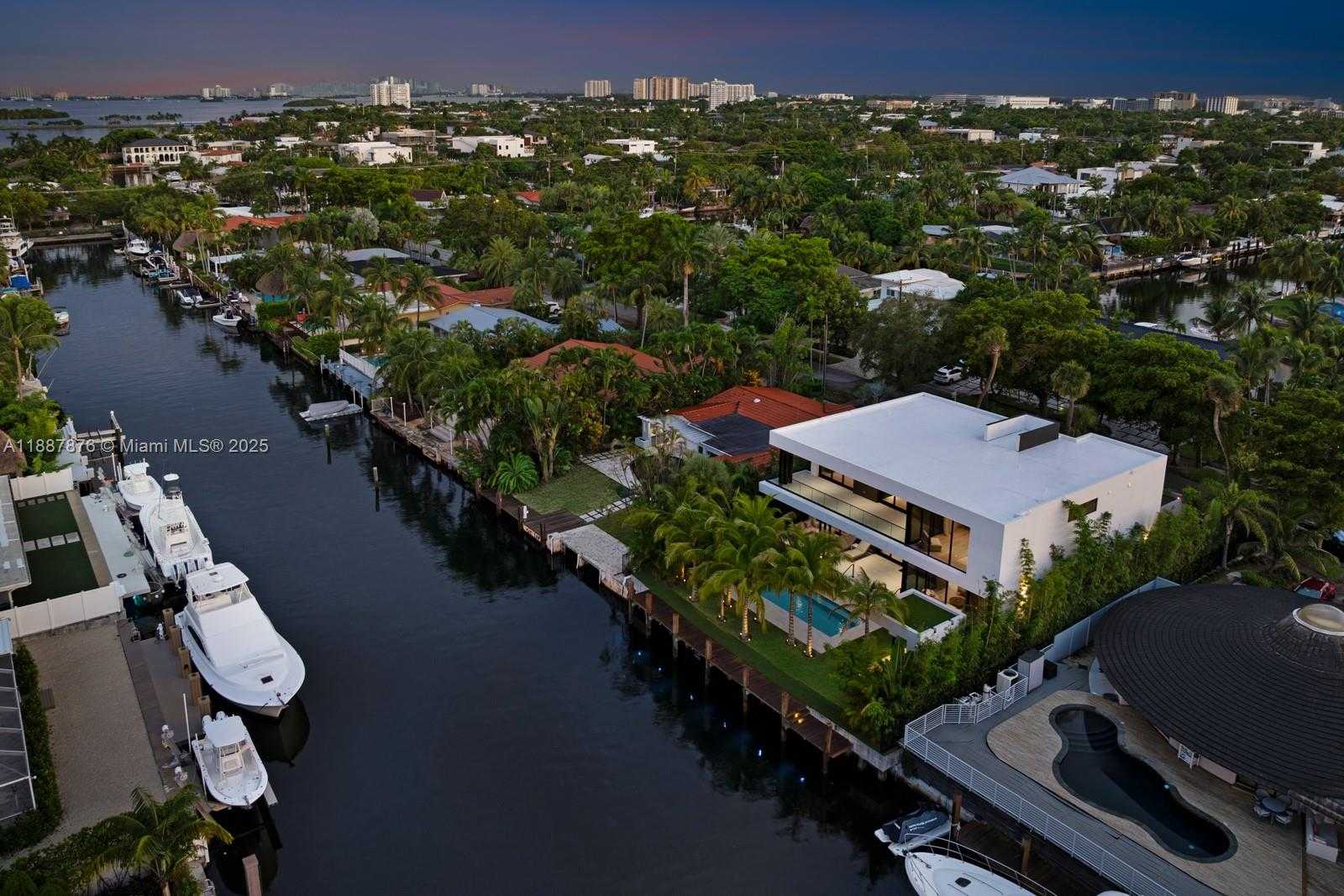 Small Image of 13225 ARCH CREEK TERR, North Miami Number 77