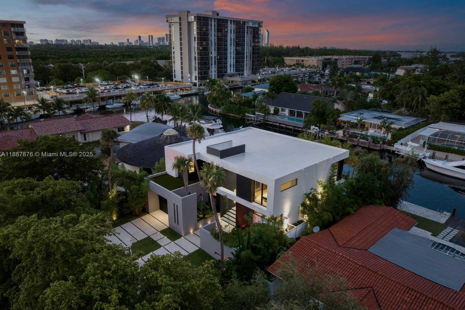 Small Image of 13225 ARCH CREEK TERR, North Miami Number 79