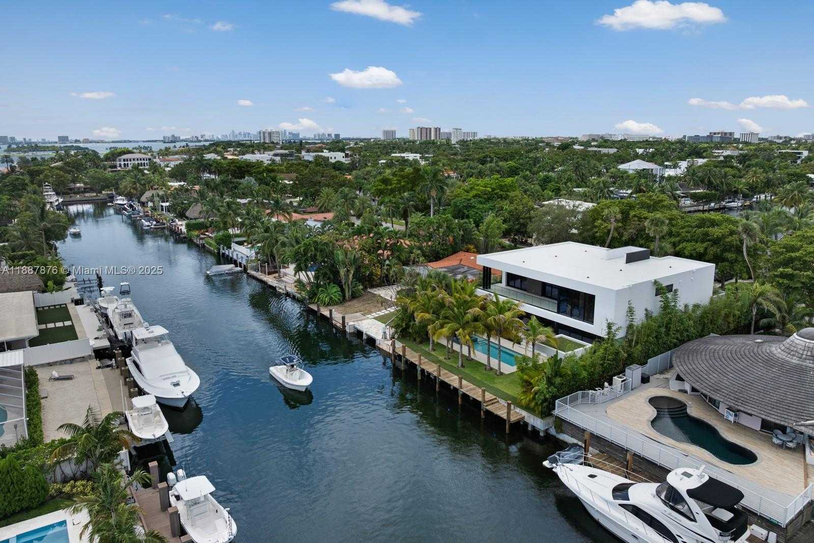 Small Image of 13225 ARCH CREEK TERR, North Miami Number 80