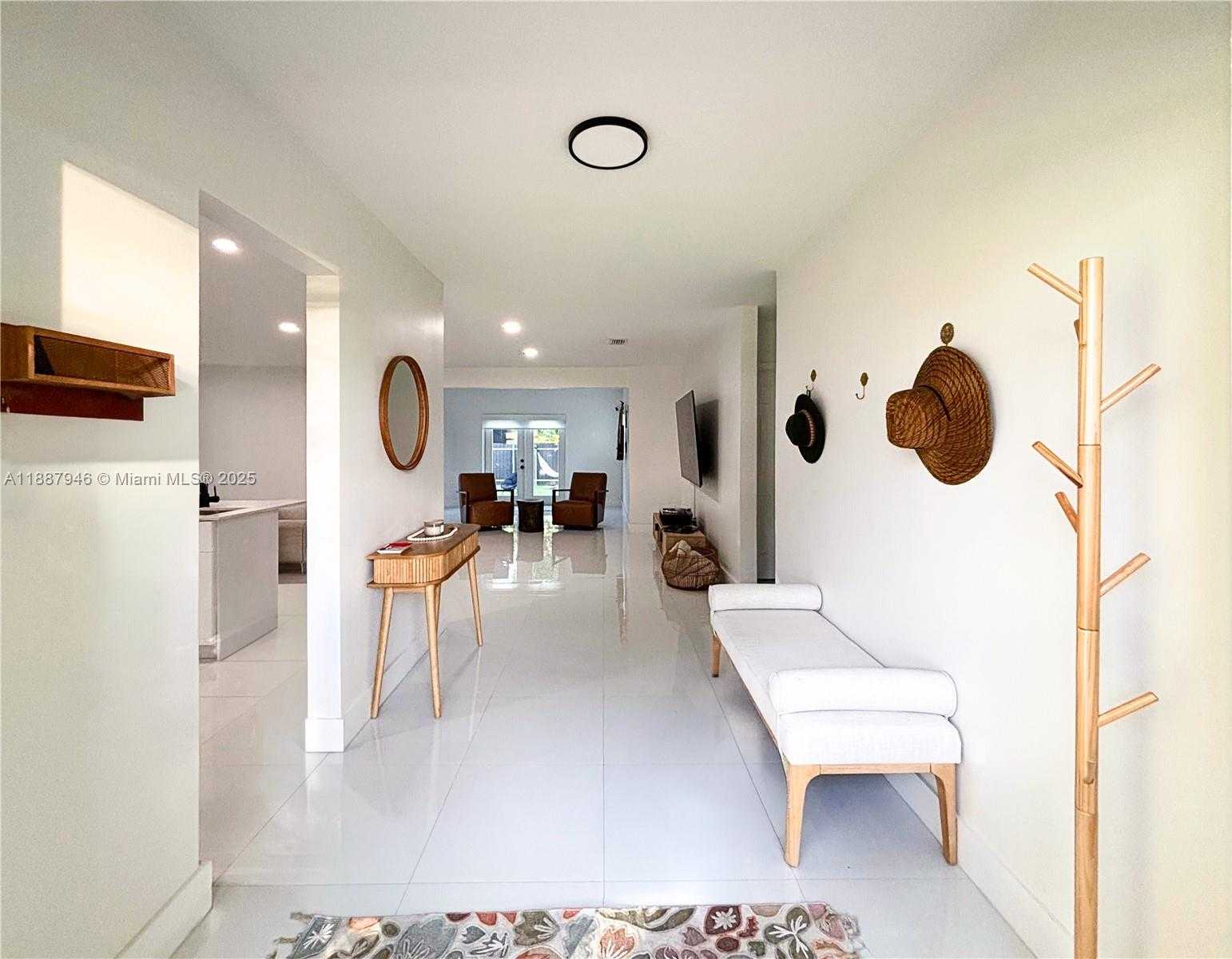 Small Image of 9420 DOMINICAN DR, Cutler Bay Number 2