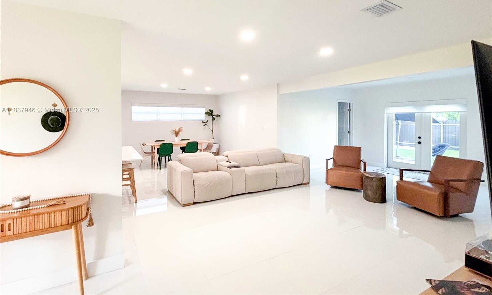 Small Image of 9420 DOMINICAN DR, Cutler Bay Number 5