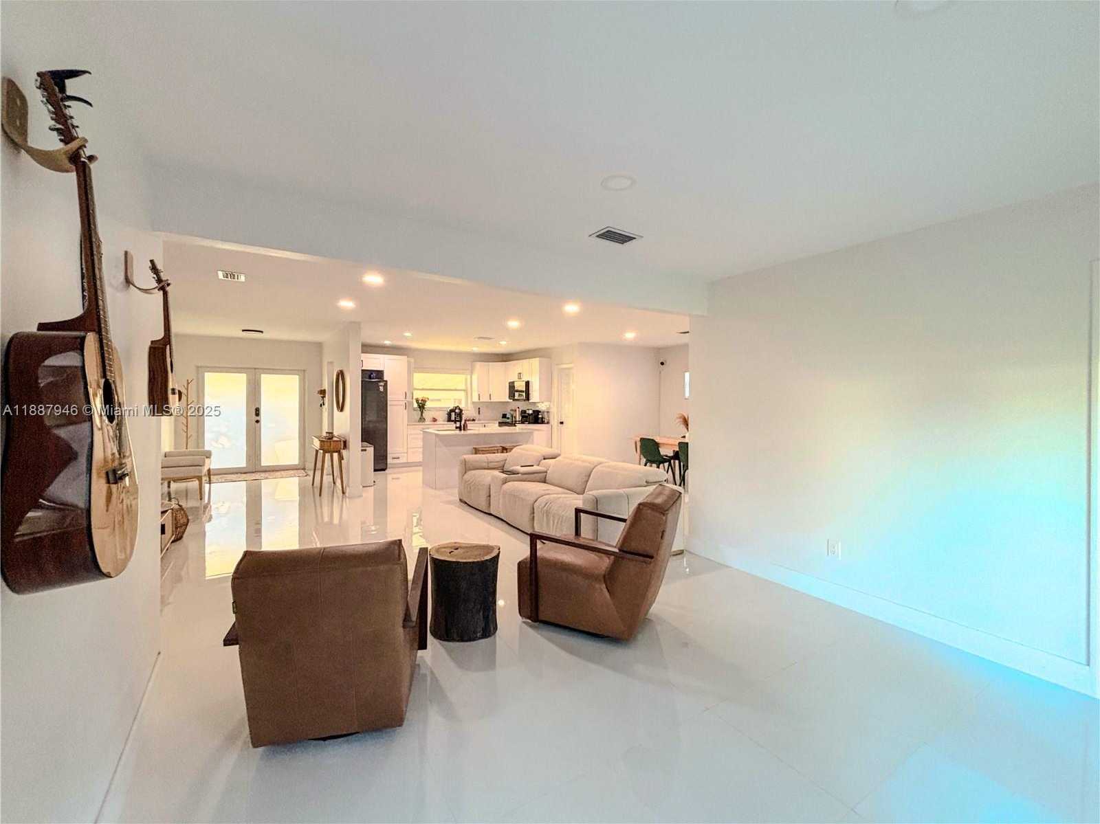 Small Image of 9420 DOMINICAN DR, Cutler Bay Number 7