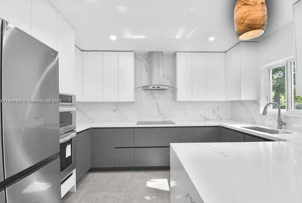 Small Image of 7902 SOUTH WEST 67TH AVE, South Miami Number 3