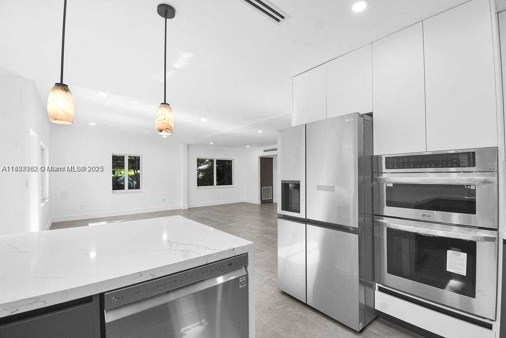 Small Image of 7902 SOUTH WEST 67TH AVE, South Miami Number 6